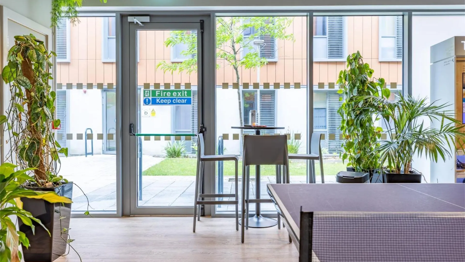 Curraheen Point In Cork Apartamento